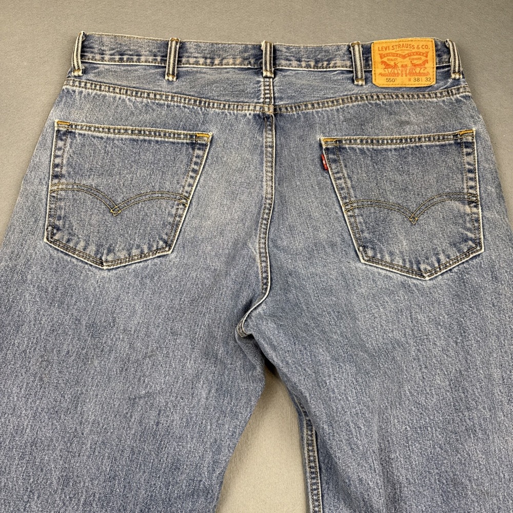 Levis 550 JEANS MENS 38/32 Straight Leg Blue Denim Medium Wash pants Cotton